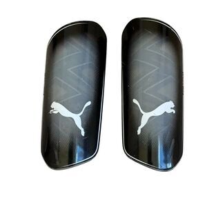 PUMA SHIN PADS COMPETITION ULTRALIGHT BLACK/WHITE SZ M (8-10)